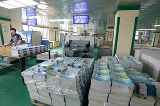 金正恩視察蒲公英作業本工廠 肯定產品設計，關注教育創新與策劃服務